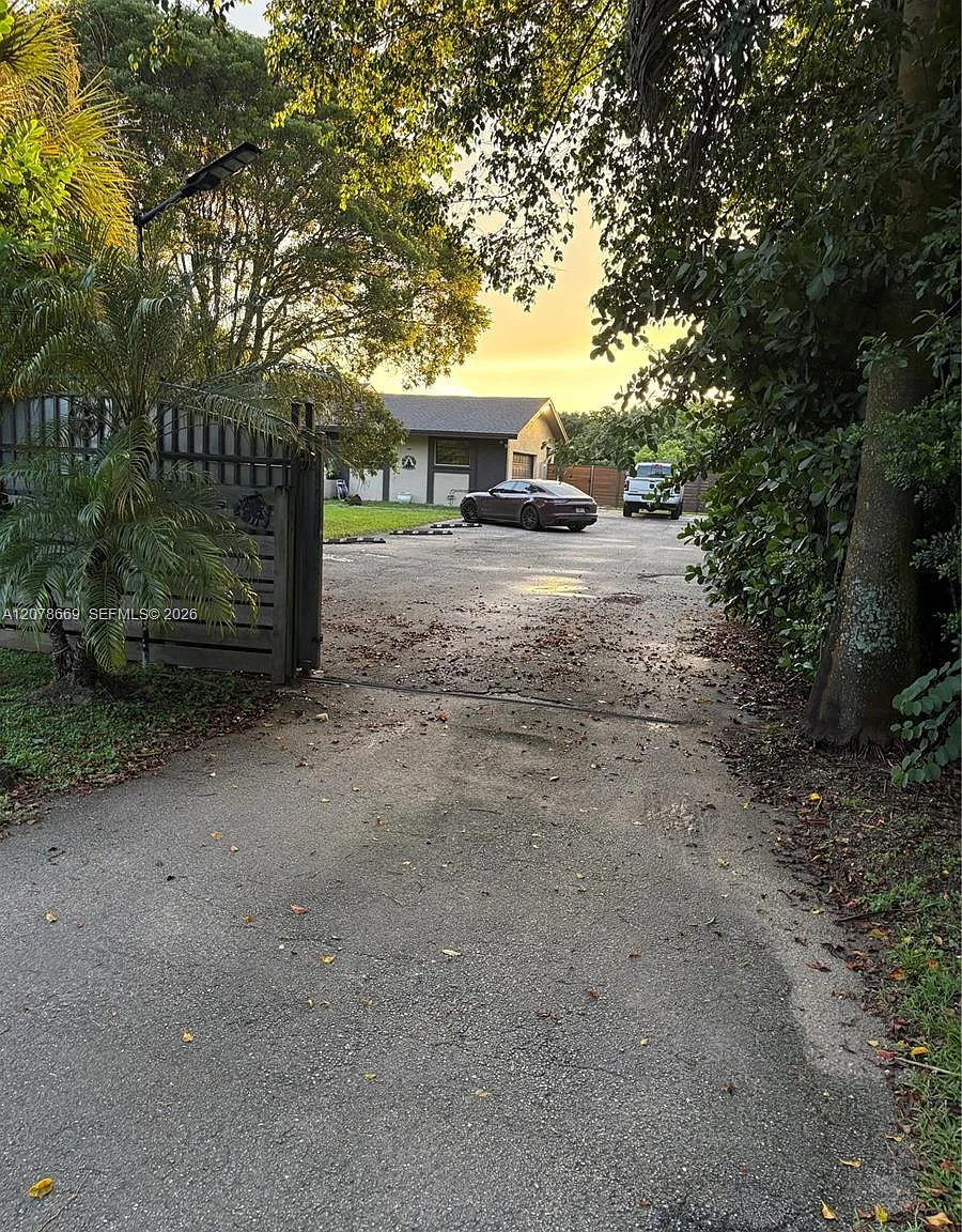 5 bed, 3.0 bath, 3312 sqft, $6,500 — Photo 4