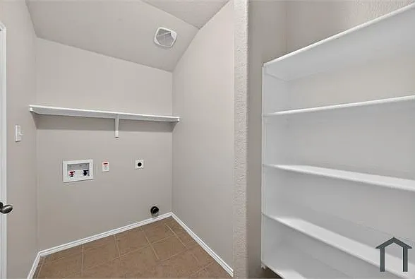 515 Harding Ln — Photo 14