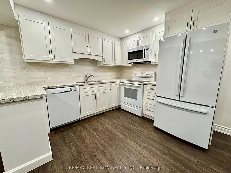 214 Bayview Ave #BASEMENT — Photo 8