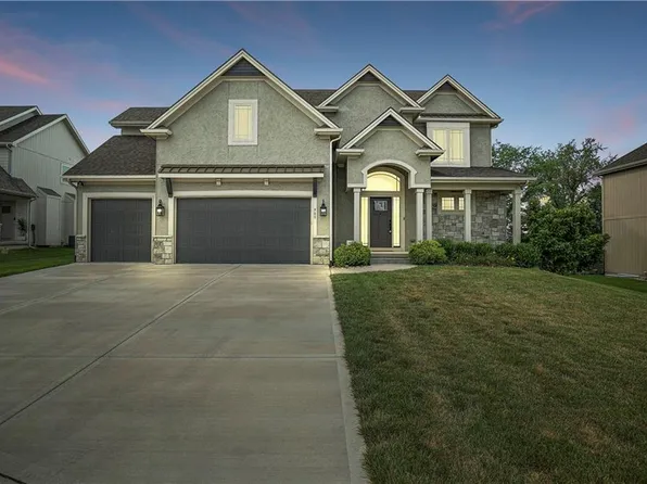 909 Foxglove Ln, Kearney, MO 64060
