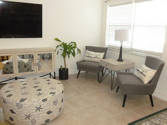4th image of 3212 NE 9th St APT 102