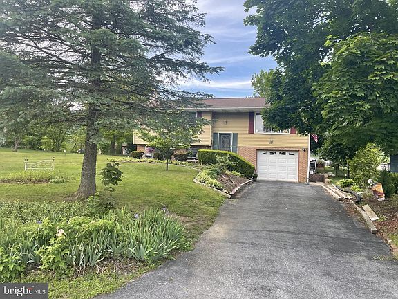 2nd image of 41 Fairway Dr