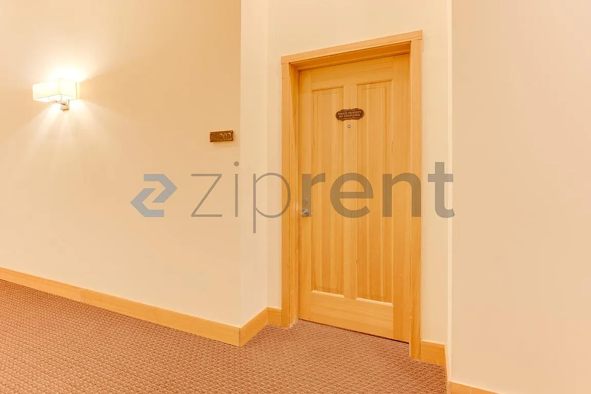 1 bed, 978 sqft, $1,800 — Photo 4