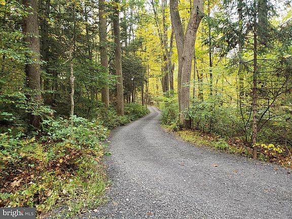 4th image of 39 Bear Creek Dr