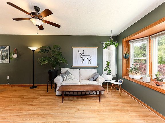 4th image of 8148 Lake Crest Dr