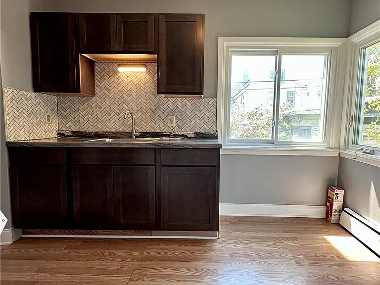 688 Columbus Pkwy — Photo 8