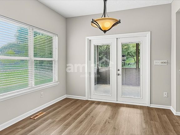 5th image of 9776 Scotch Pine Ct