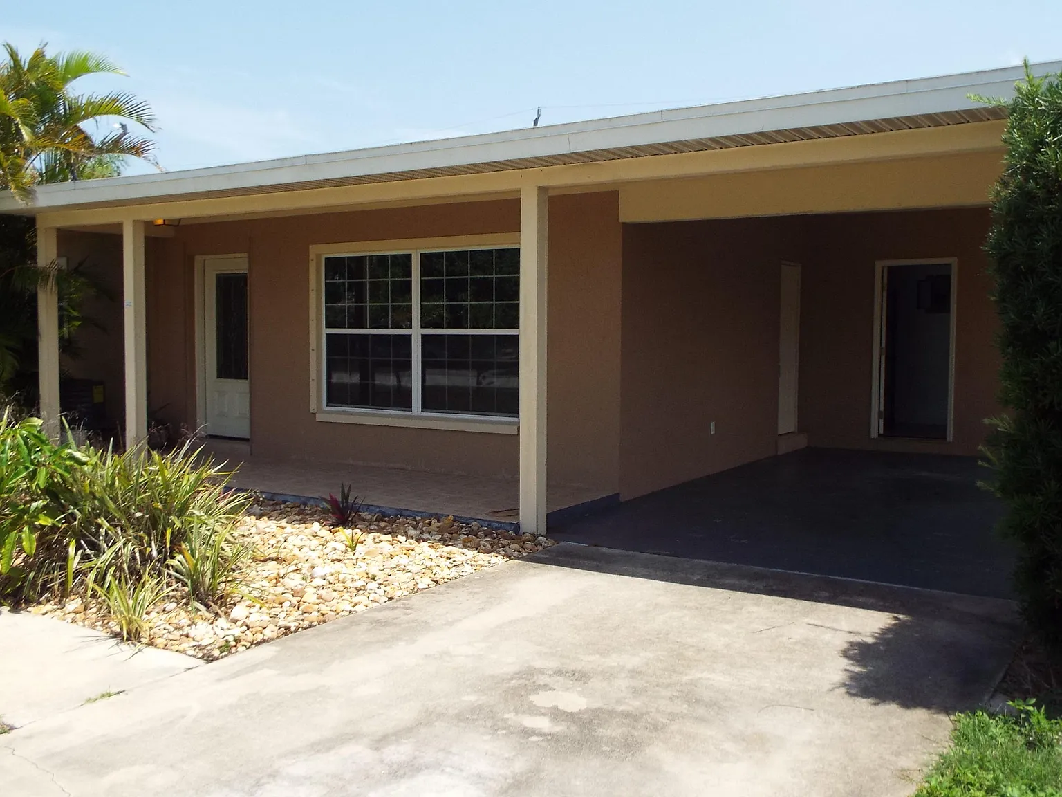 2 bed, 950 sqft, $2,400 — Photo 2