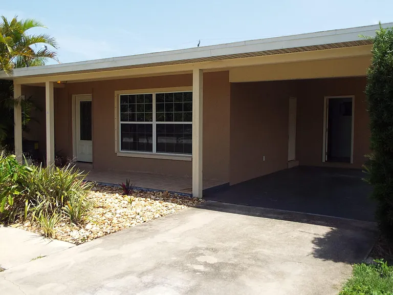 332 Berkeley St — Photo 2