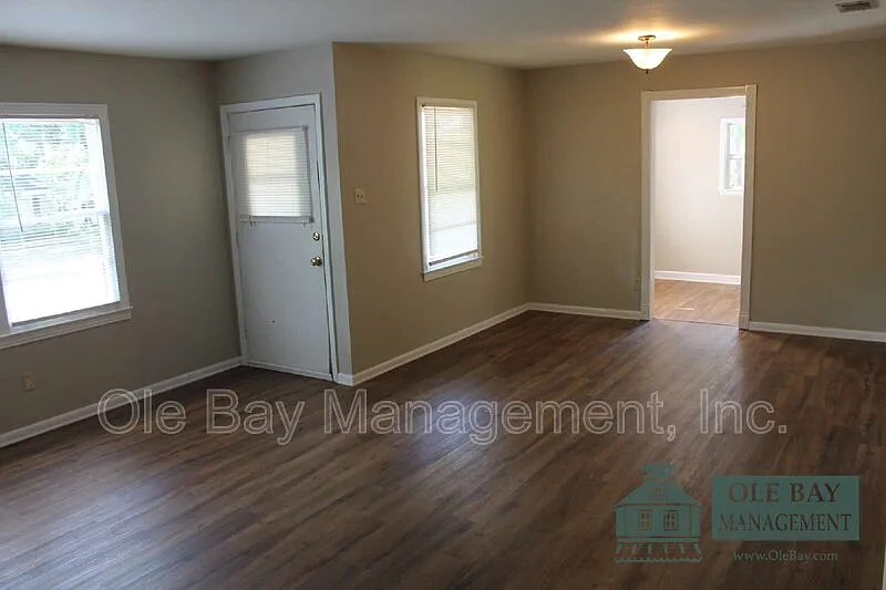 3 bed, 1.0 bath, $1,350 — Photo 3