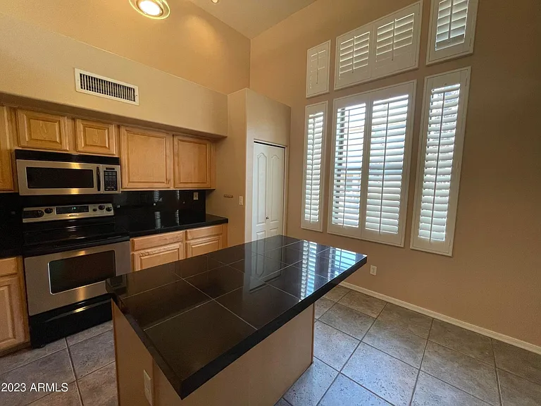 750 S Beck Ave — Photo 5