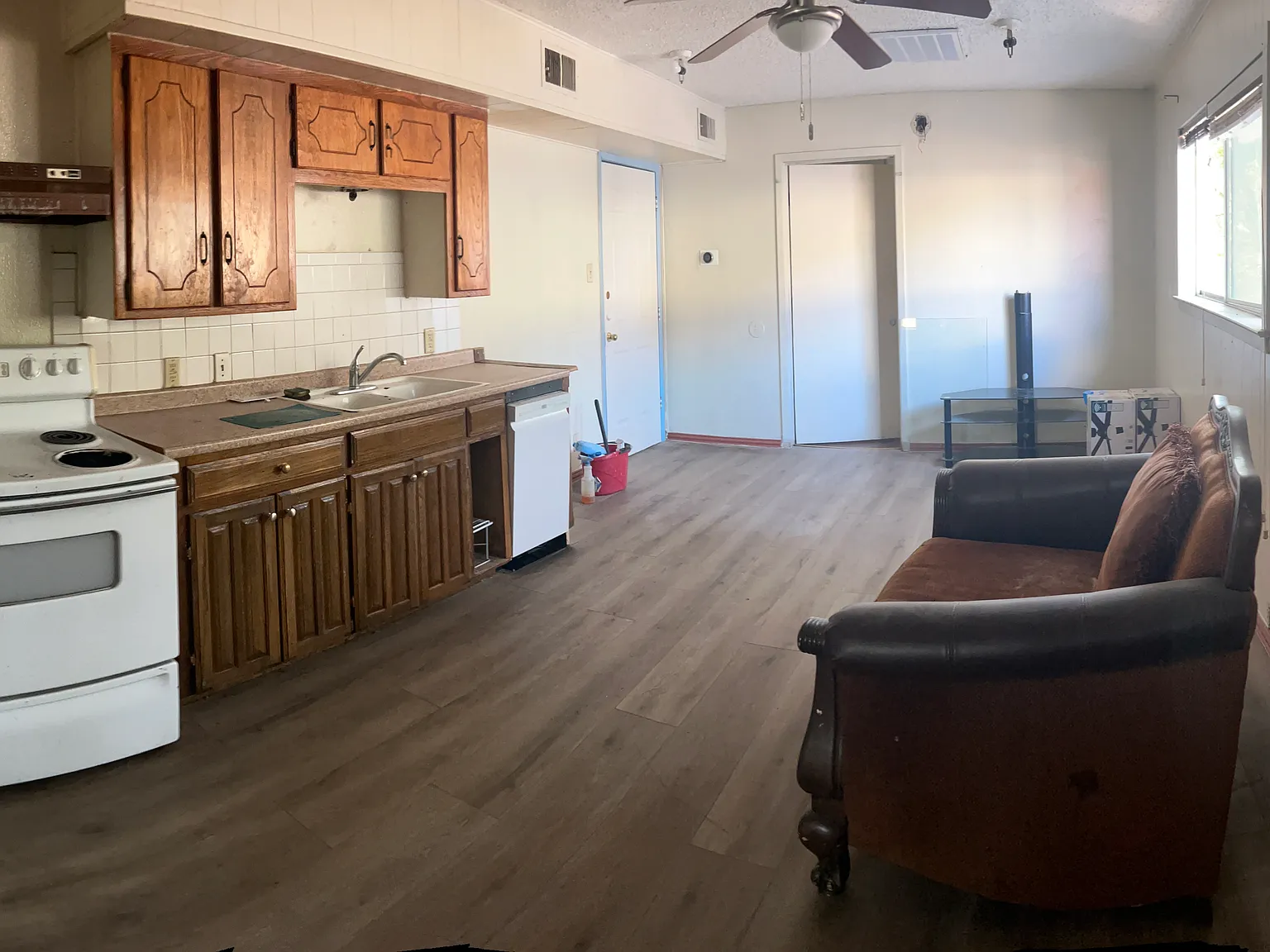 4209 Broadway Ave — Photo 2