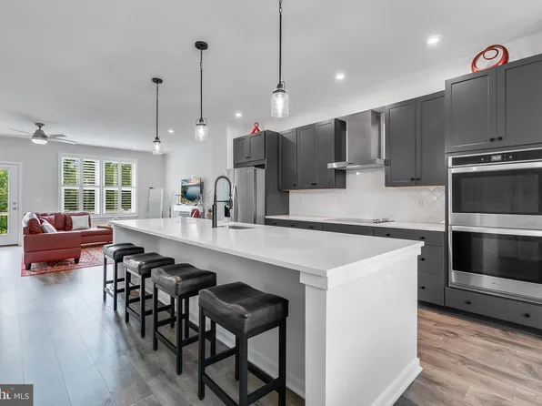 2603 Loganberry Dr, Herndon, VA 20171