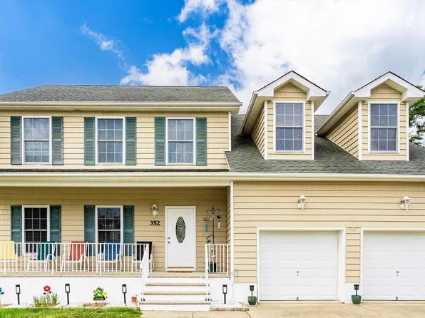 352 Halliard Ave, Beachwood, NJ 08722