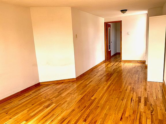 4th image of 711 Union St APT 4R