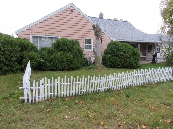 2420 15th Ave, Menominee, MI 49858