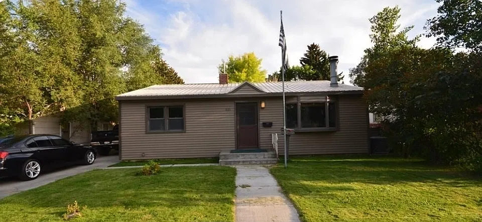 325 W 17th St