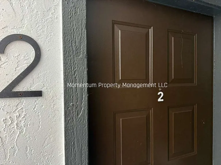 198 N Fernwood Ave #2 — Photo 2