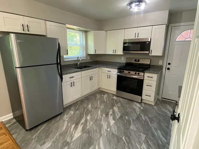 3010 Ferguson Rd — Photo 2