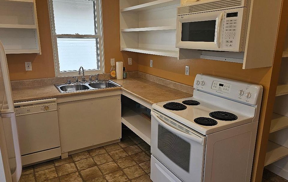 1st image of 3726A W Dorothy Pl #A