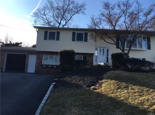 8 Oakwood Ln, Thiells, NY 10984