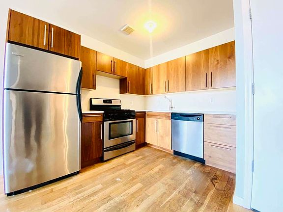 2nd image of 737 De Kalb Ave #3R