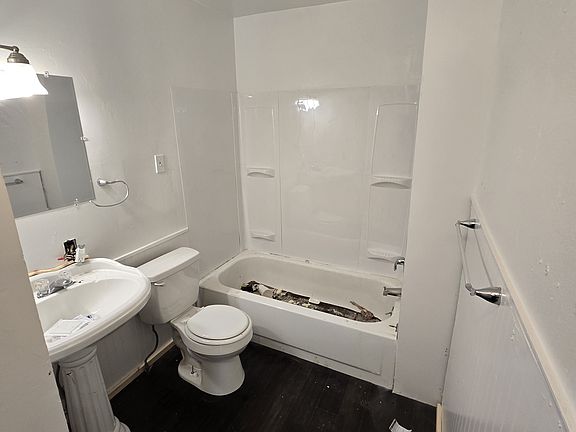 5th image of 2624 W Broadway Ave