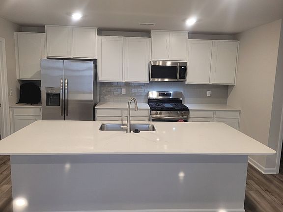 4th image of 105 Clairvale Ct