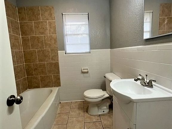 4th image of 244 NW 84th St #304-83-1