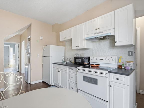 5th image of 211 Rebecca St