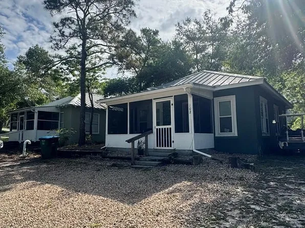 102/104 1st St SE, Carrabelle, FL 32322