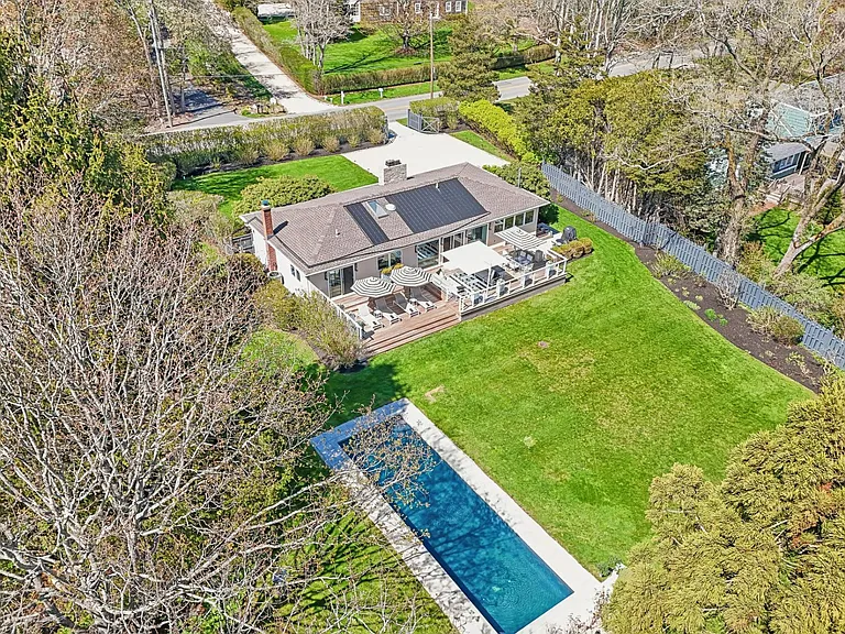 264 Edge Of Woods Rd — Photo 22