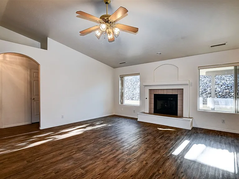4261 N Tonopah Dr — Photo 7