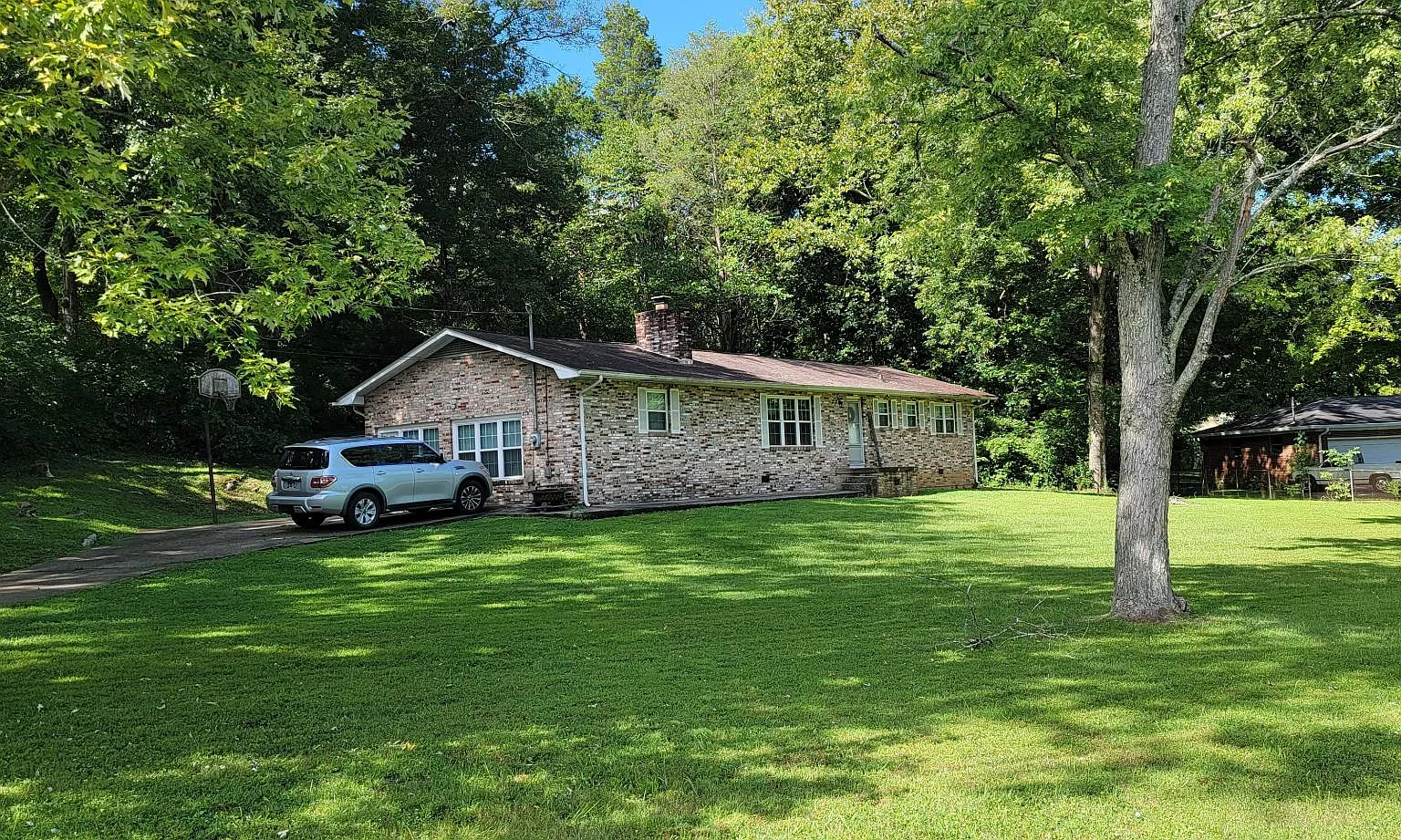4 bed, 2.5 bath, 2127 sqft, $2,200 — Photo 1