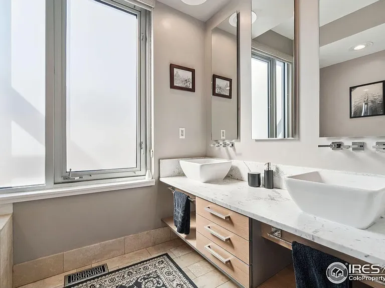 2770 W 22nd Ave — Photo 3