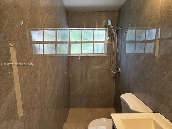 732 Moffett St #4A, Hallandale, FL 33009