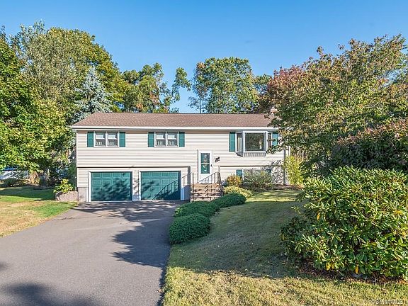 4th image of 39 Montauk Dr