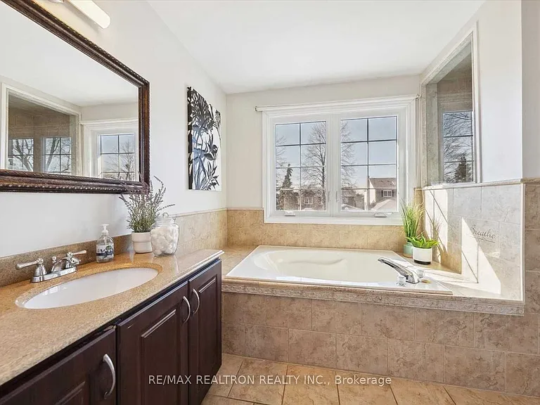 68 Flint Cres #UPPER — Photo 23