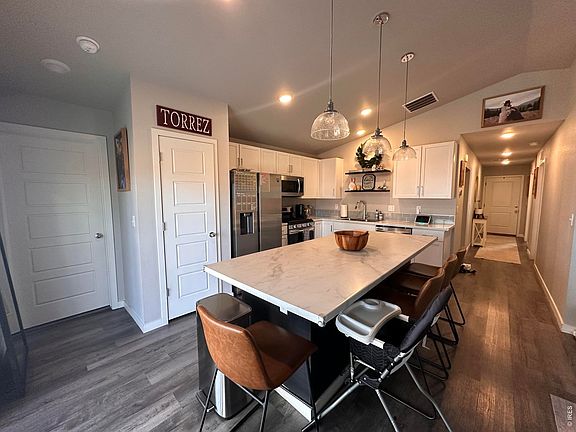 4th image of 331 Lone Pine St