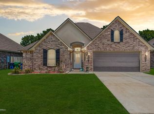 205 Flanders Ridge Dr, Youngsville, LA 70592