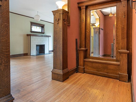 2nd image of 3059 W Palmer Blvd