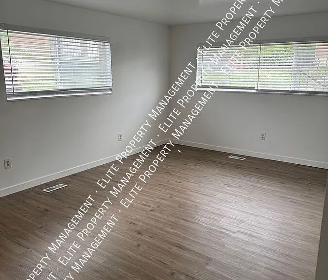 325 E 1000 N #4 — Photo 10