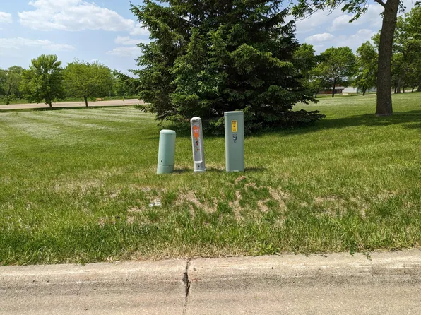 2801 & 2805 Campus Dr, Albert Lea, MN 56007