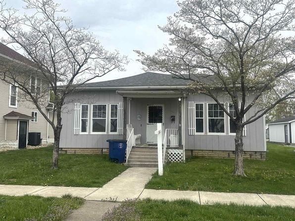 817 W Brook St, Mitchell, IN 47446