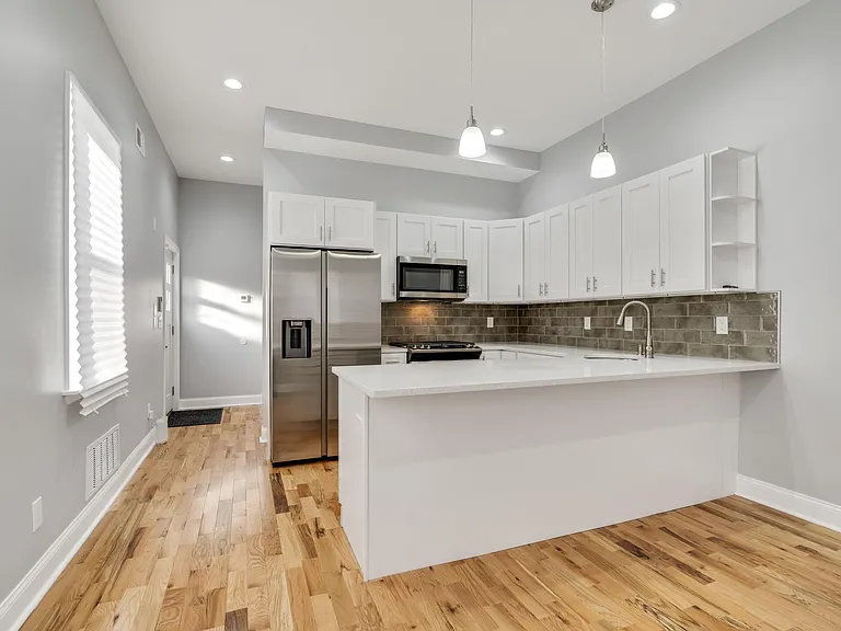 1544 W York St — Photo 8