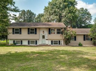 904 W Miller Dr, Staunton, IL 62088