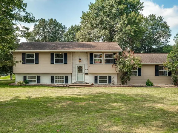 904 W Miller Dr, Staunton, IL 62088