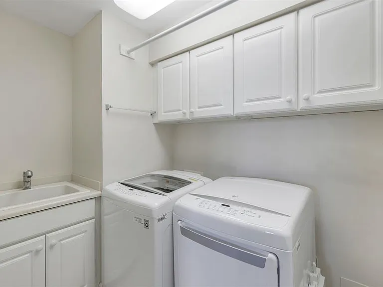 3313 Sunset Key Cir #404 — Photo 20