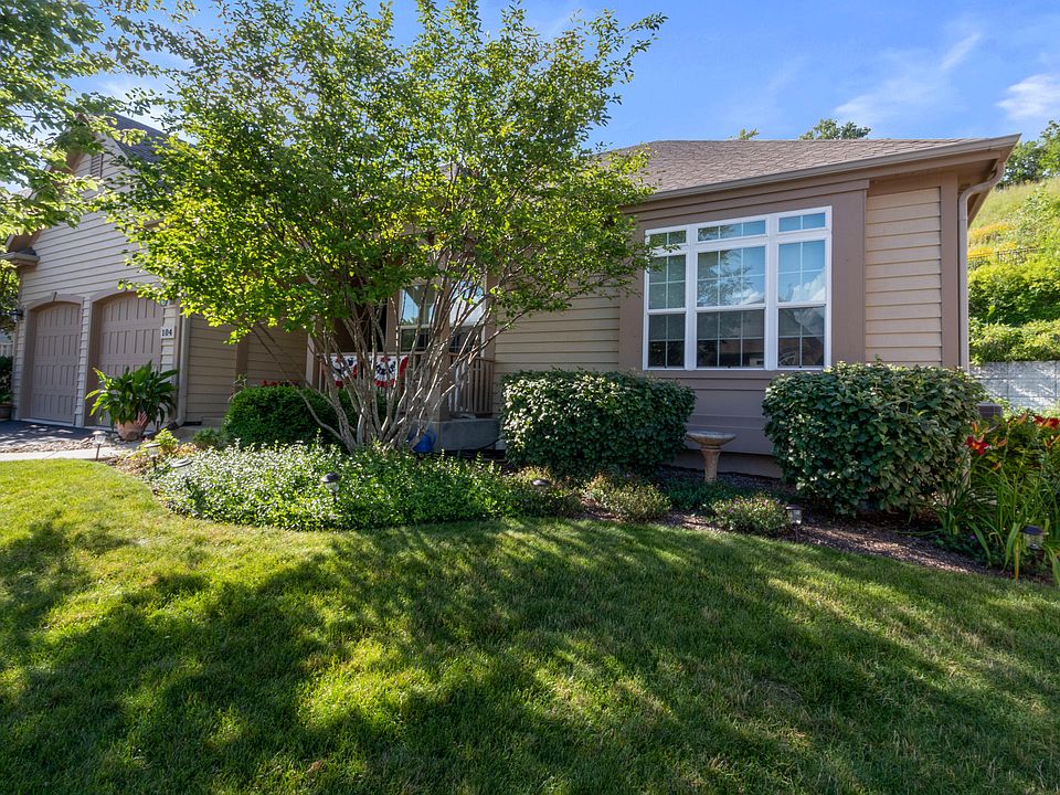 1st image of 104 Lake Vista Cir