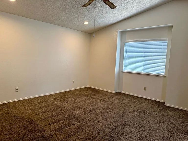 993 E Edgemont Dr — Photo 29